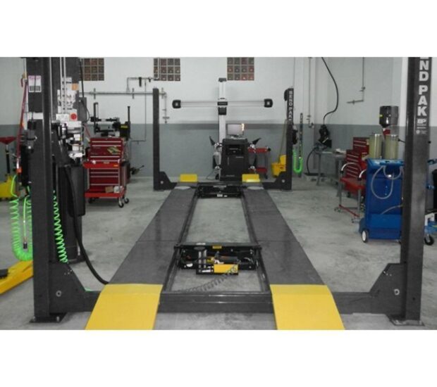 Bendpak 4-Post Car Lift, Rolling Bridge Jack, Airline Kit, 14,000-Lb. Capacity, Model# HDS-14LSX + RJ7W + Airline Bendpak 4-Post Car Lift, Rolling Bridge Jack, Airline Kit, 14,000-Lb. Capacity, Model# HDS-14LSX + RJ7W + Airline